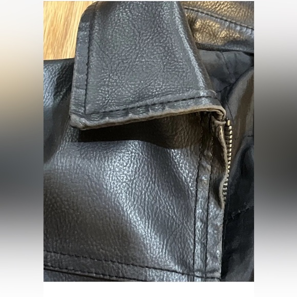 Men’s Vintage Guess Black Faux Leather Jacket Coat Size S - Picture 13 of 13
